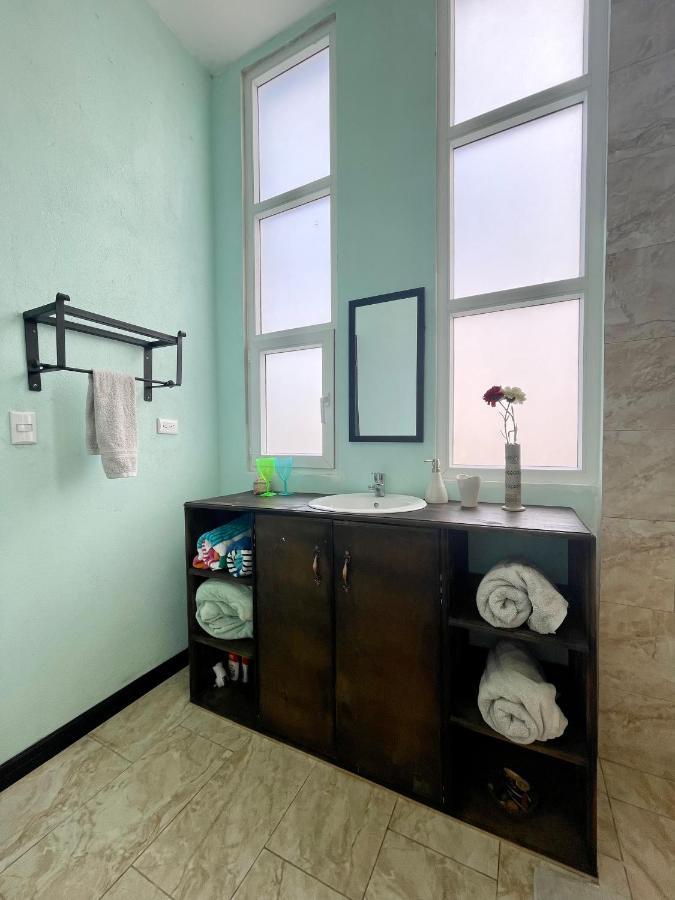 Private Rooms In A House By San Jose Airport And On The Way To Poas Volcano Alajuela ภายนอก รูปภาพ